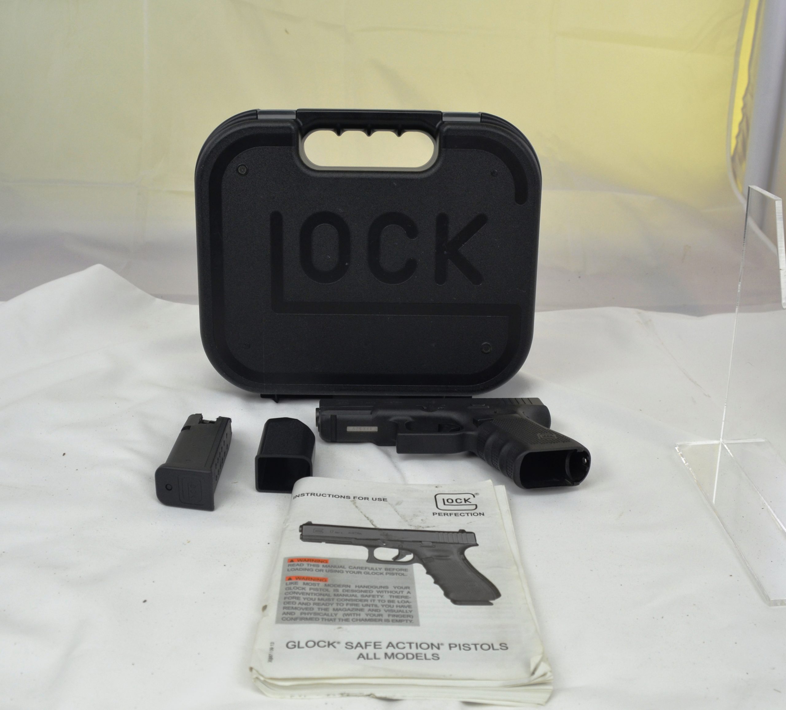 Deactivated Glock 19 Austrian 9MM Pistol With Case Manual And Speed Loader