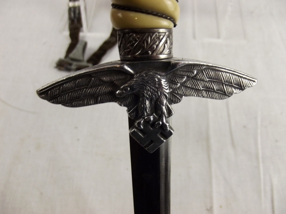Luftwaffe 2nd pattern dagger With Hangers by Alcoso, Solingen - Image 5