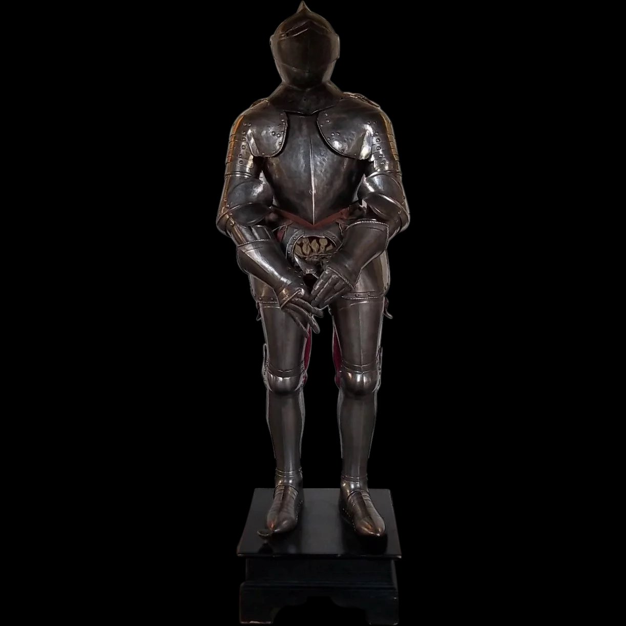 16th Century Composite Suit Of Armour With Close Helmet