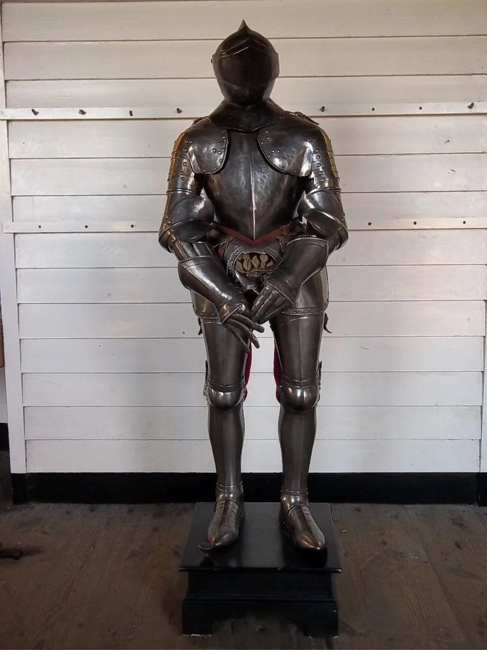 16th Century Composite Suit Of Armour With Close Helmet - Image 2