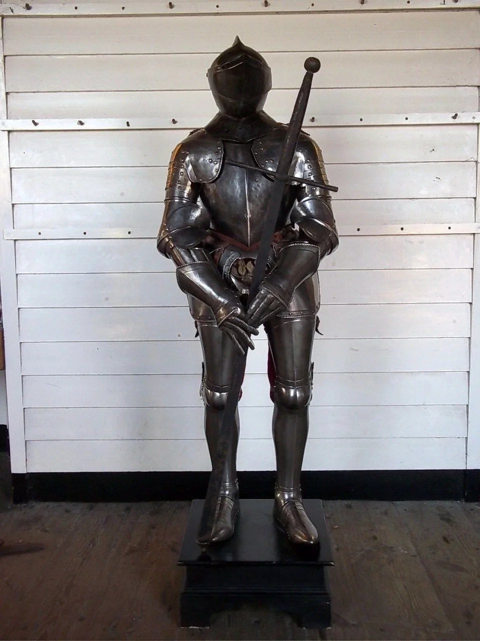 16th Century Composite Suit Of Armour With Close Helmet - Image 10