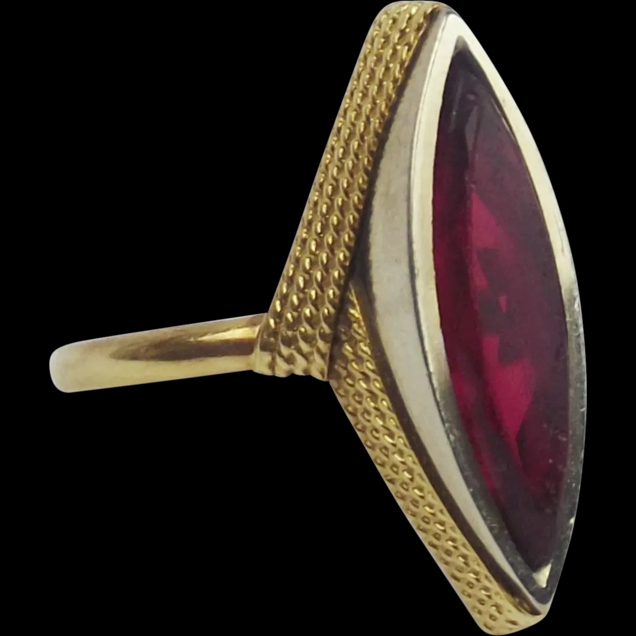 18Ct Yellow Gold & Red Glass/Paste Ring UK Size Q US 8