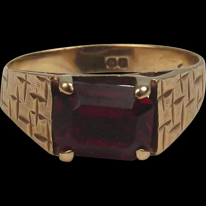 1976 9ct Yellow Gold Garnet Ring UK Size M US 6 ¼