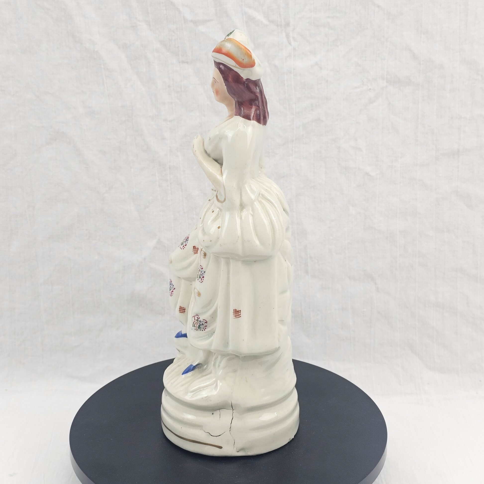 19th Century Victorian Staffordshire Pottery Figure of a Lady Fruit Seller, c.1850–1870 - Image 2