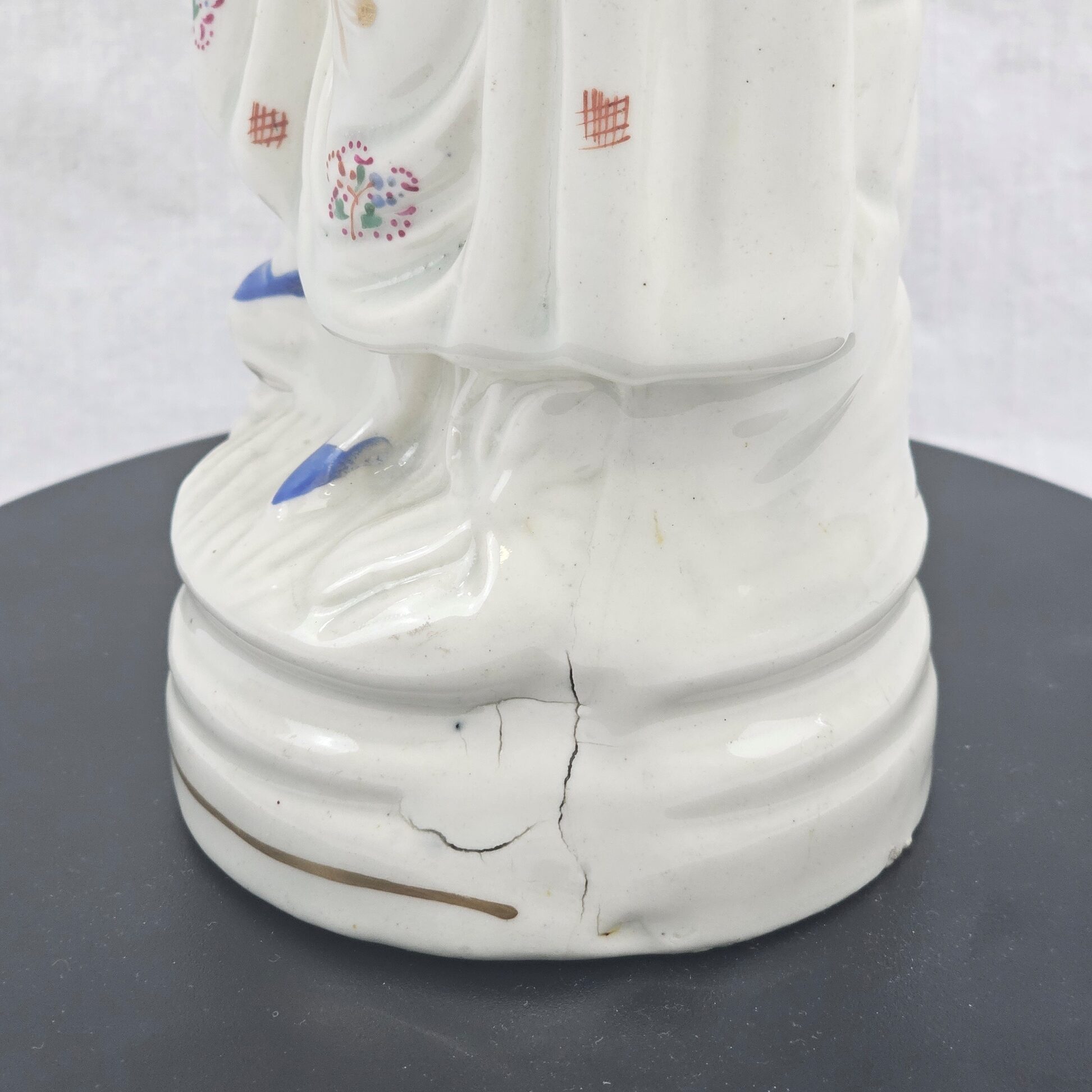 19th Century Victorian Staffordshire Pottery Figure of a Lady Fruit Seller, c.1850–1870 - Image 3