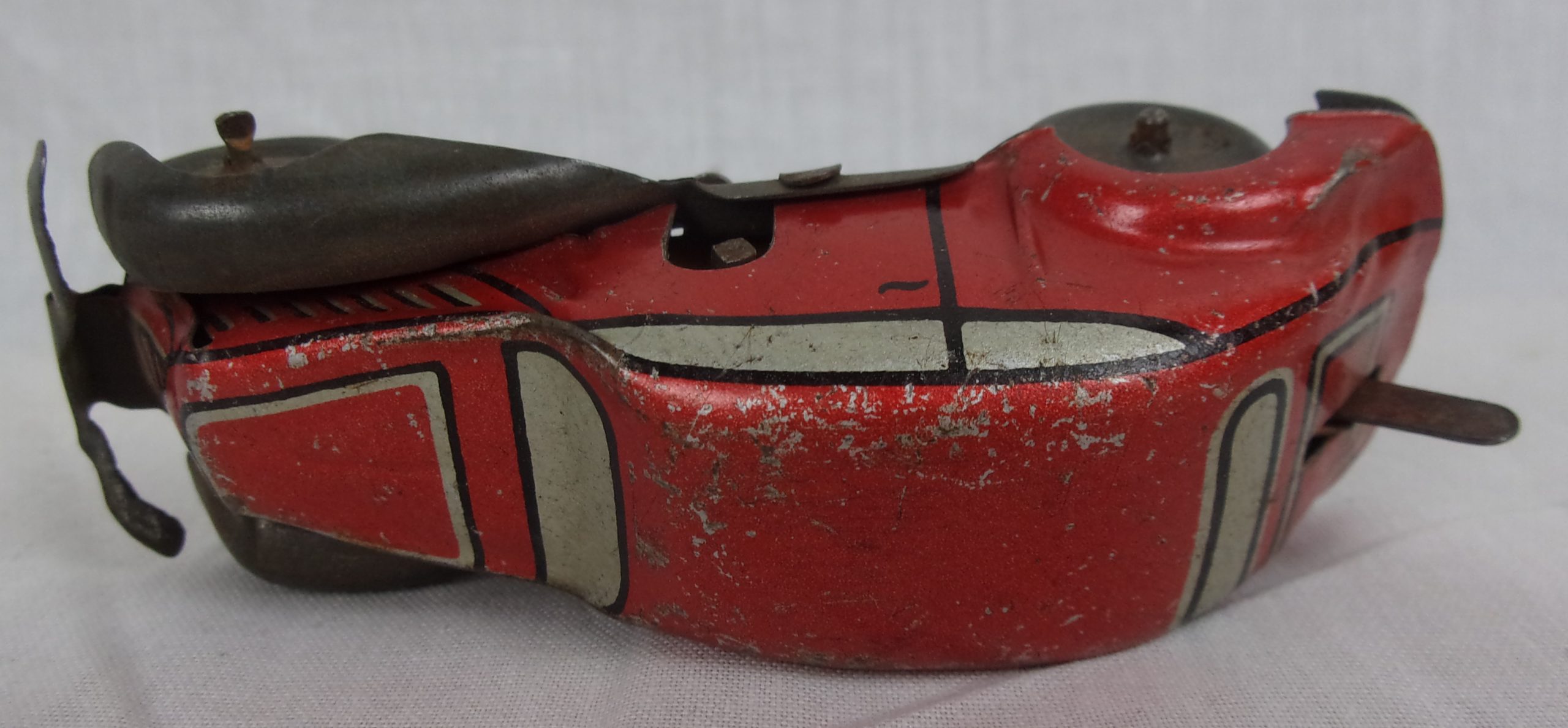 1930's Red Tinplate Clockwork Saloon Car - Image 5