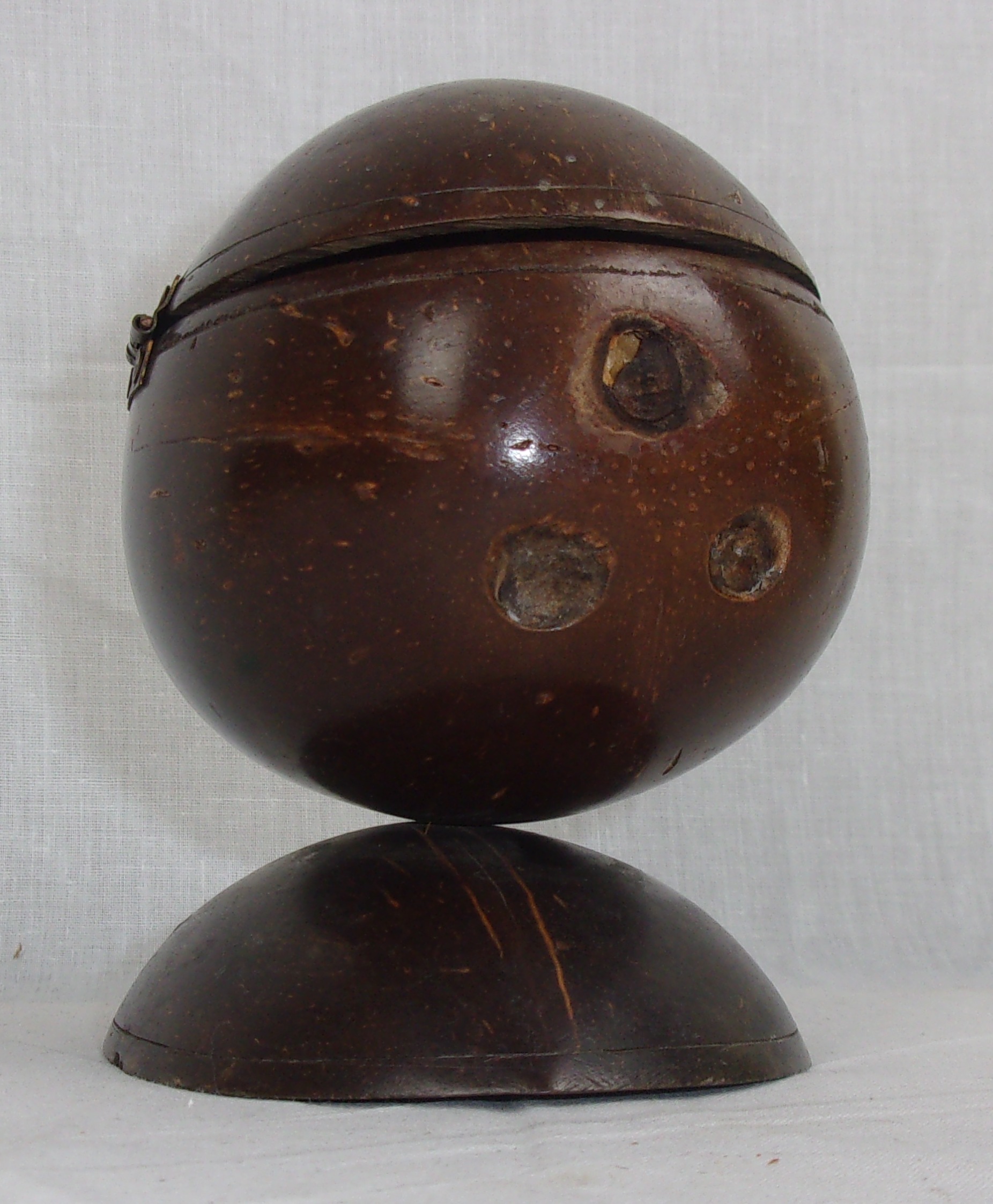 19th Century Coconut Shell String Box - Image 5