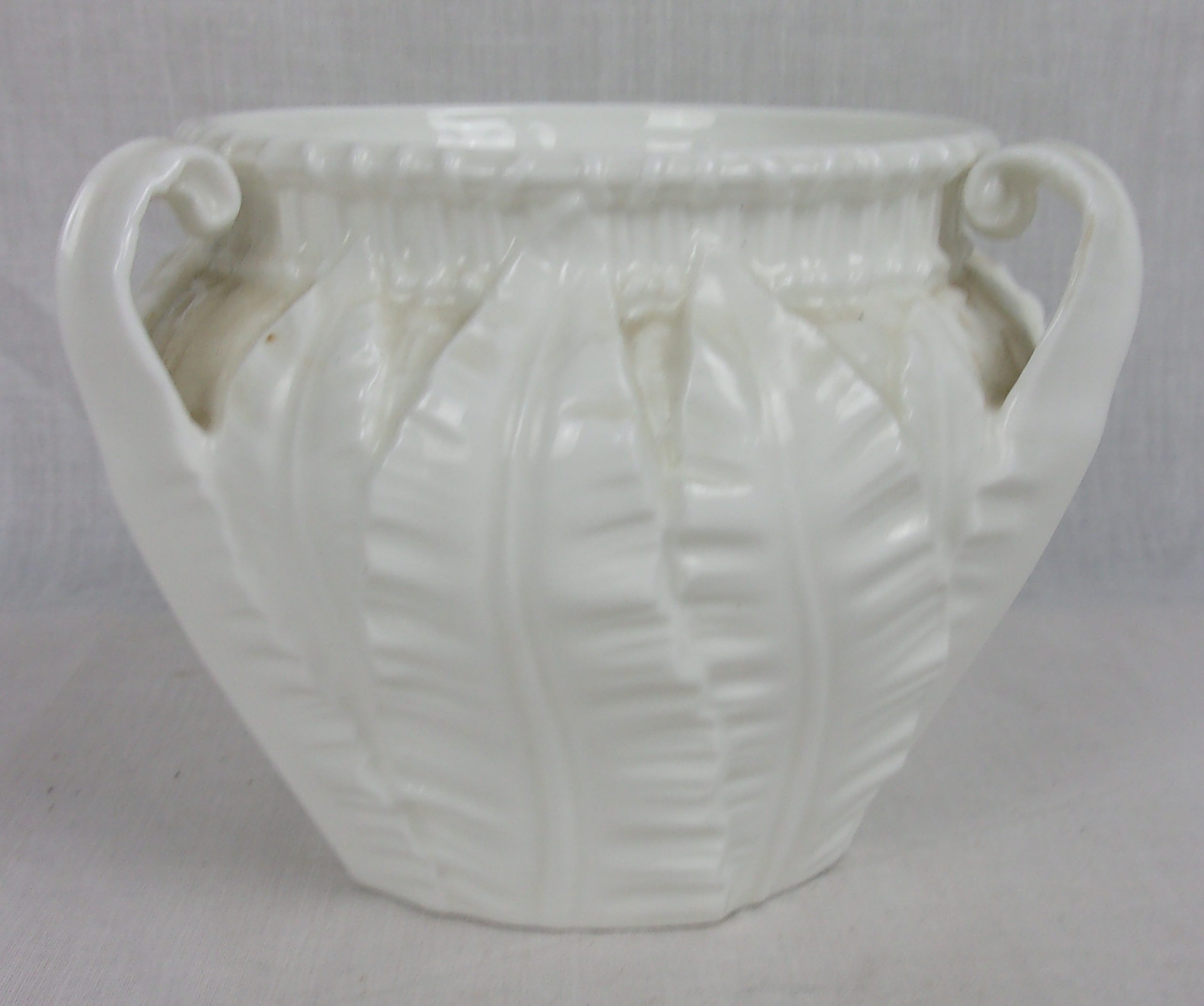 1947 Royal Worcester Embossed UK Utility Fern Leaf Tyg