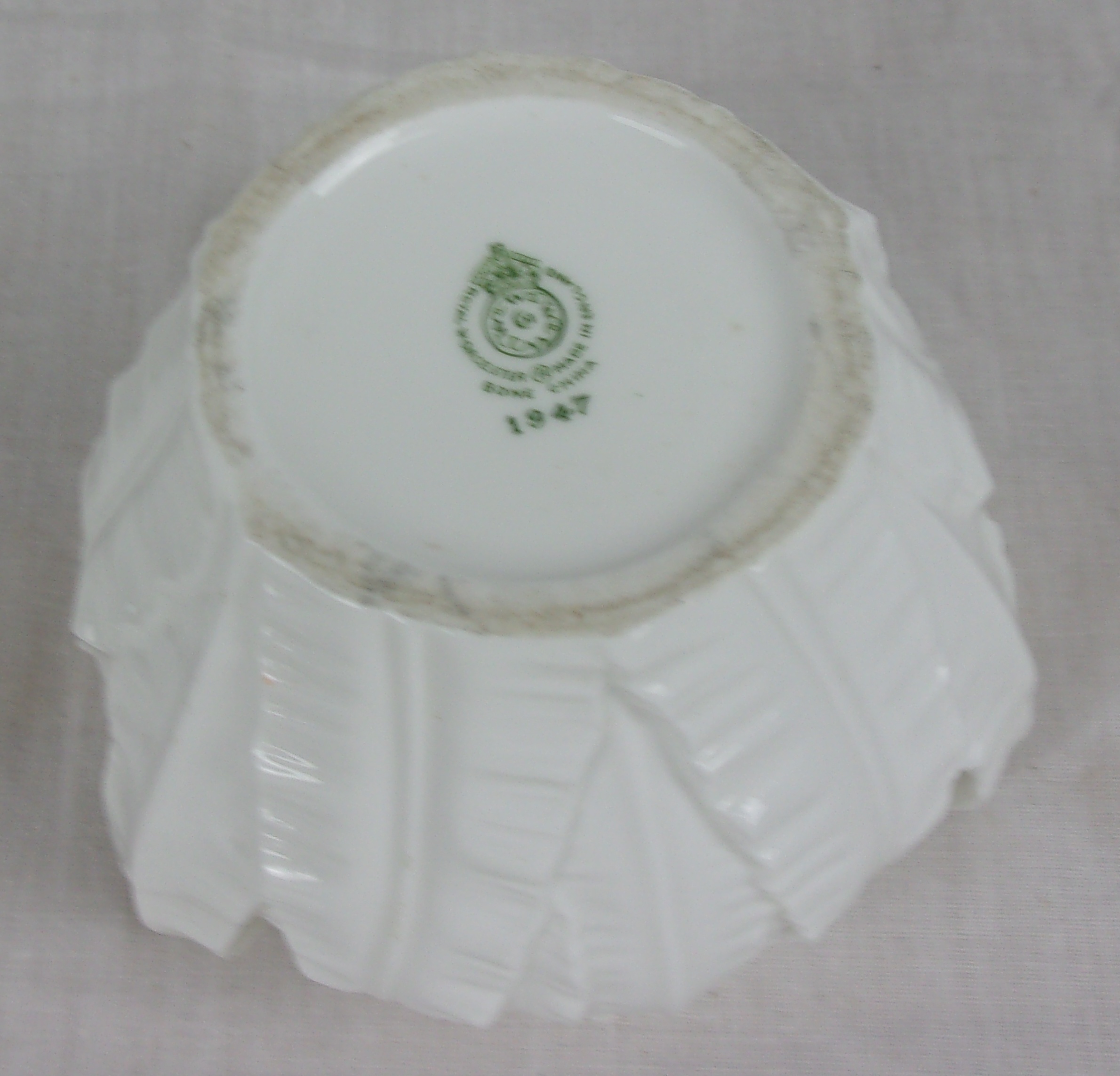 1947 Royal Worcester Embossed UK Utility Fern Leaf Tyg - Image 2