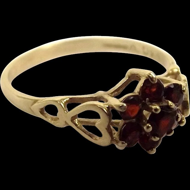 9 Carat Gold 7 Stone Garnet Ring UK Size O US 7¼