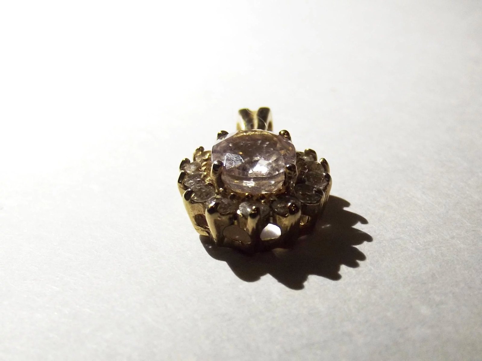 9ct Gold Paste Stone Pendant - Image 6