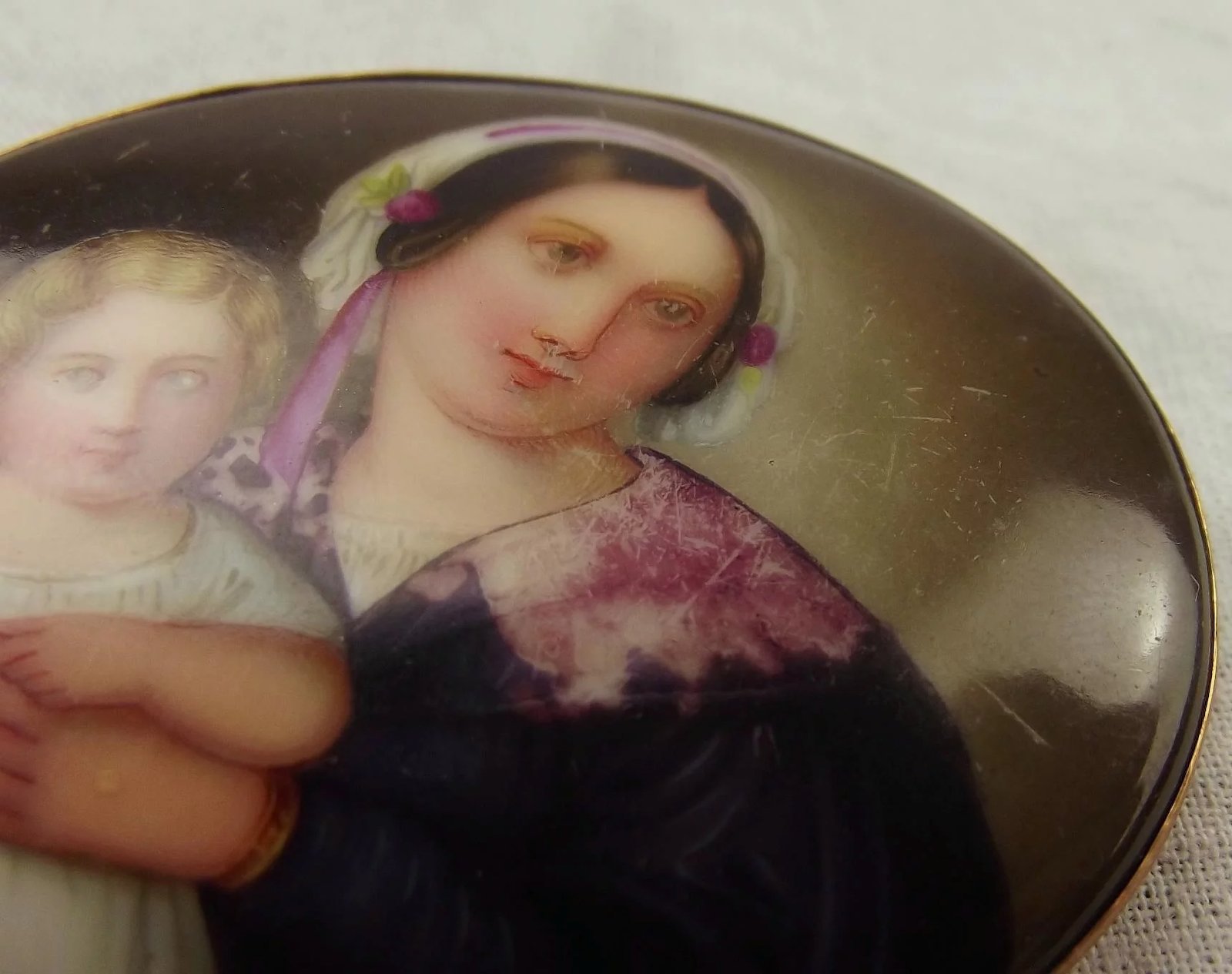 9ct Rose Gold Hand Painted Brooch - Image 5