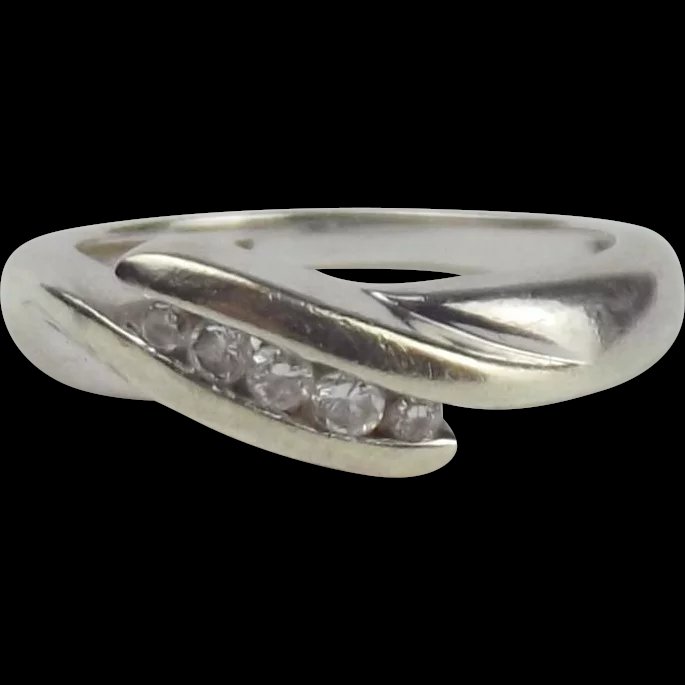 9ct White Gold Cubic Zirconia Ring UK Size M US 6