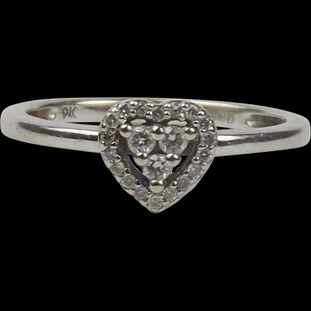 9ct White Gold Heart Shaped Diamond Ring UK Size N US 6 ½