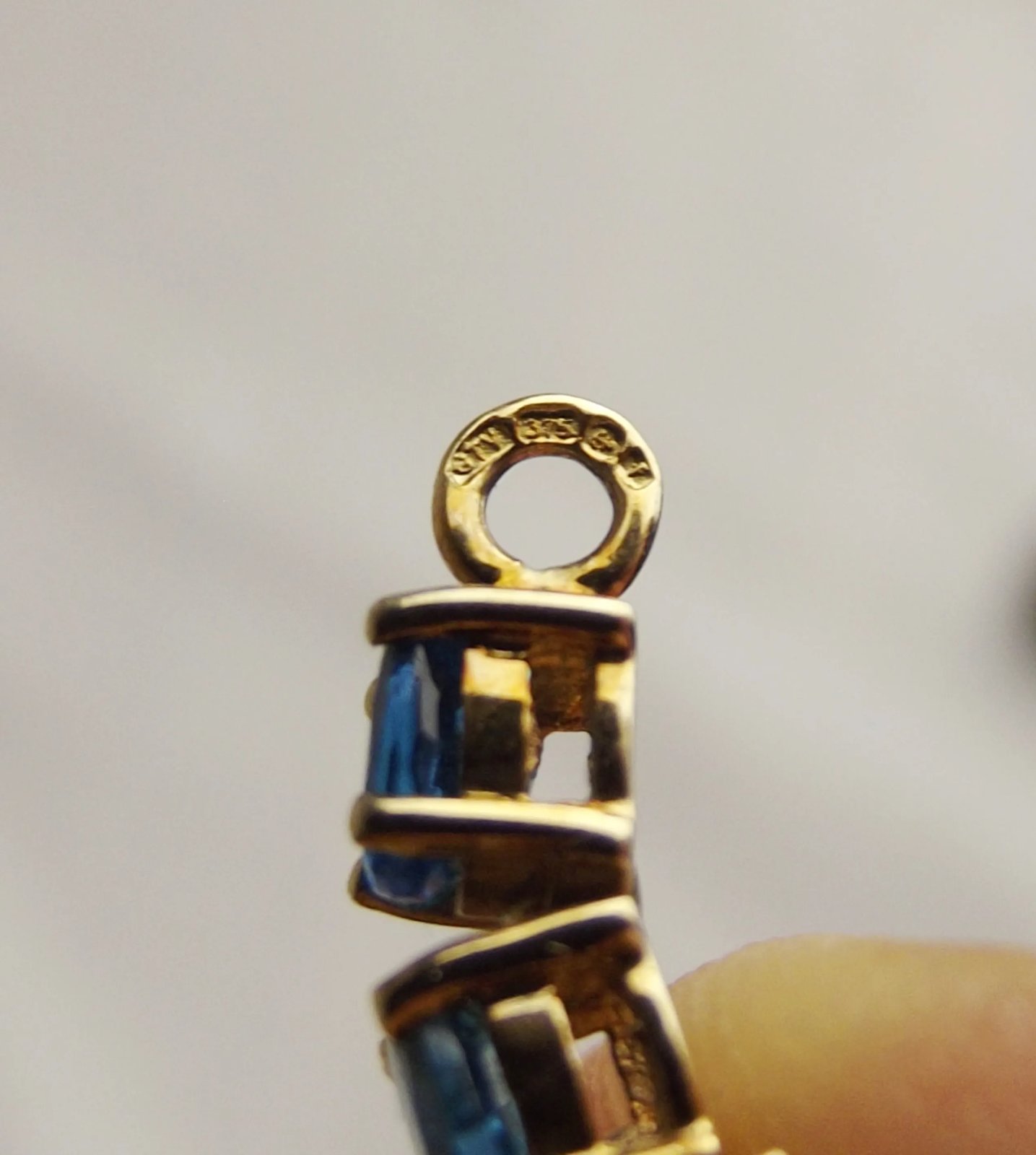 9ct Yellow Gold & Blue Glass Bracelet 19.5cm - Image 7