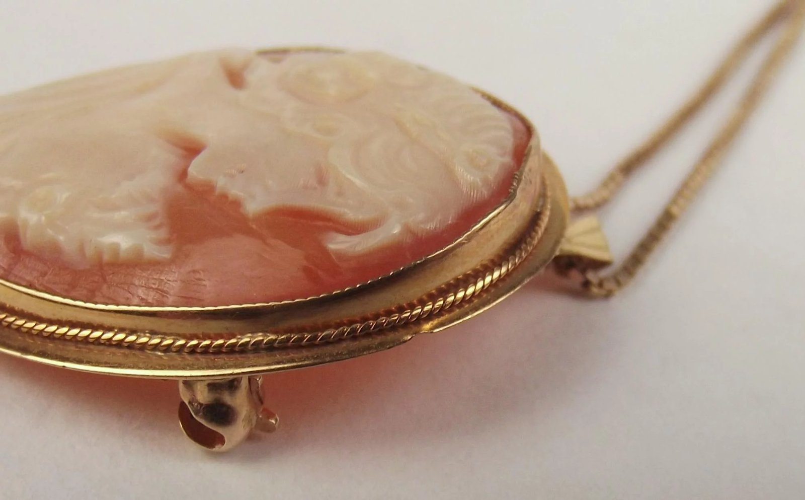 9ct Yellow Gold Cameo Necklace/Brooch - Image 2