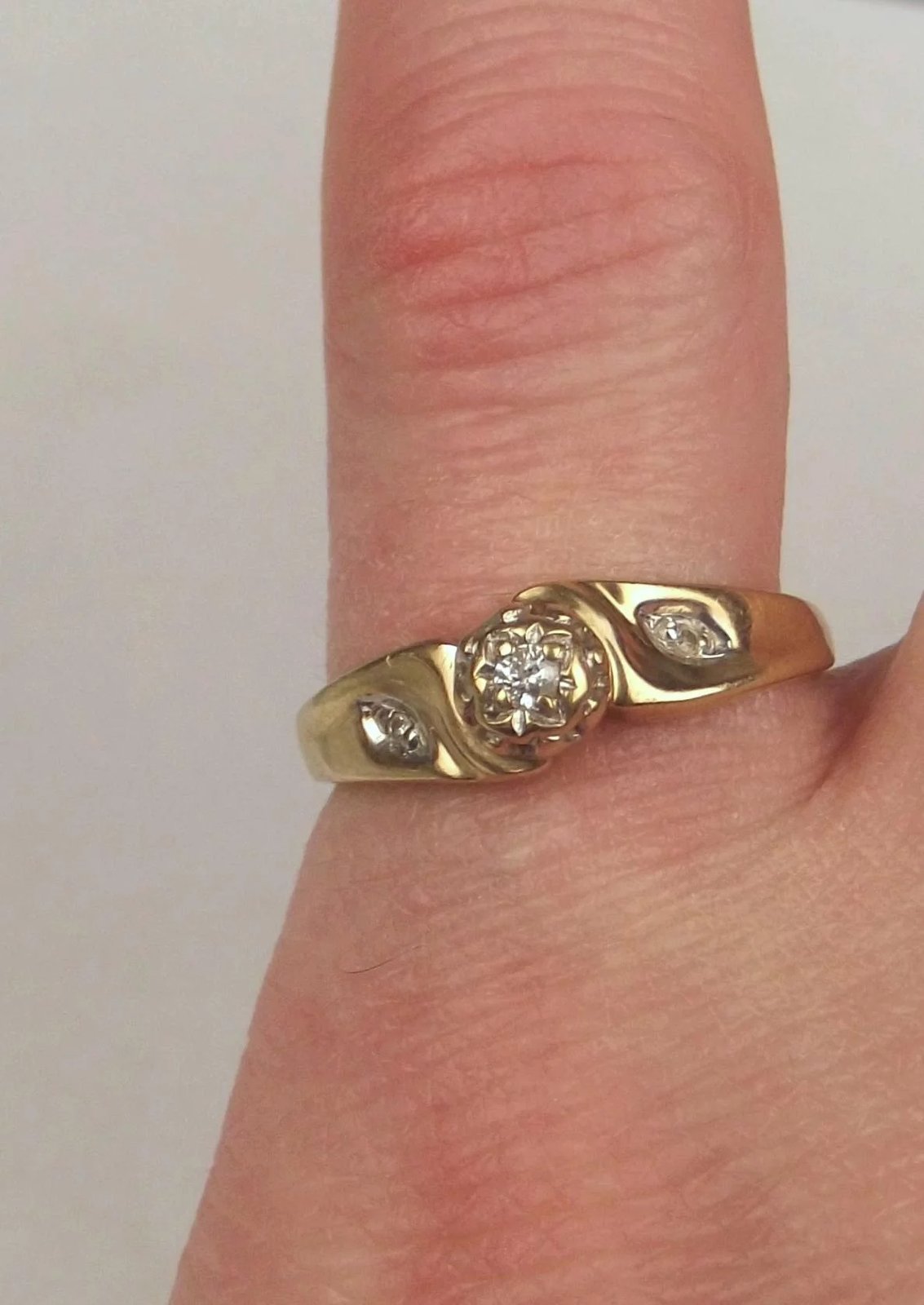 9ct Yellow Gold Diamond Ring UK Size P US 7 ¾ - Image 2