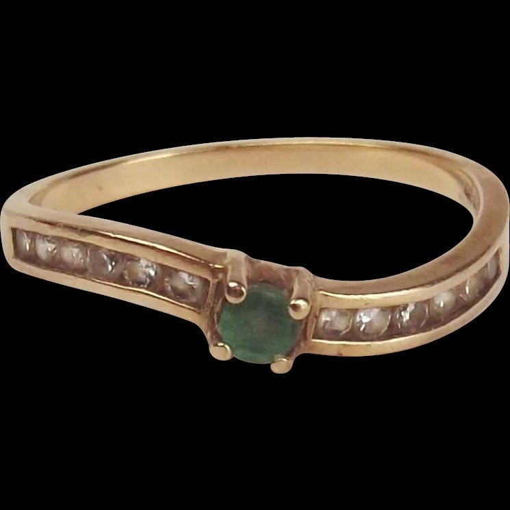 9ct Yellow Gold Emerald & Cubic Zirconia Ring UK Size P+ US 7 ¾