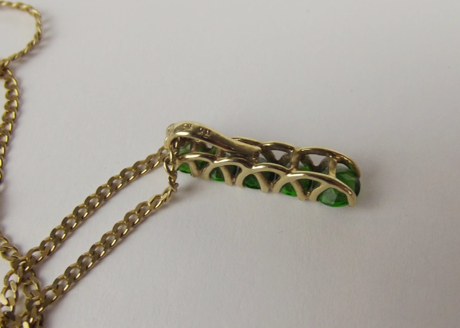 9ct Yellow Gold Five Stone Russian Diopside Pendant Necklace 20 Inches