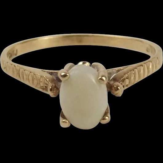 9ct Yellow Gold Opal Ring UK Size O US 7
