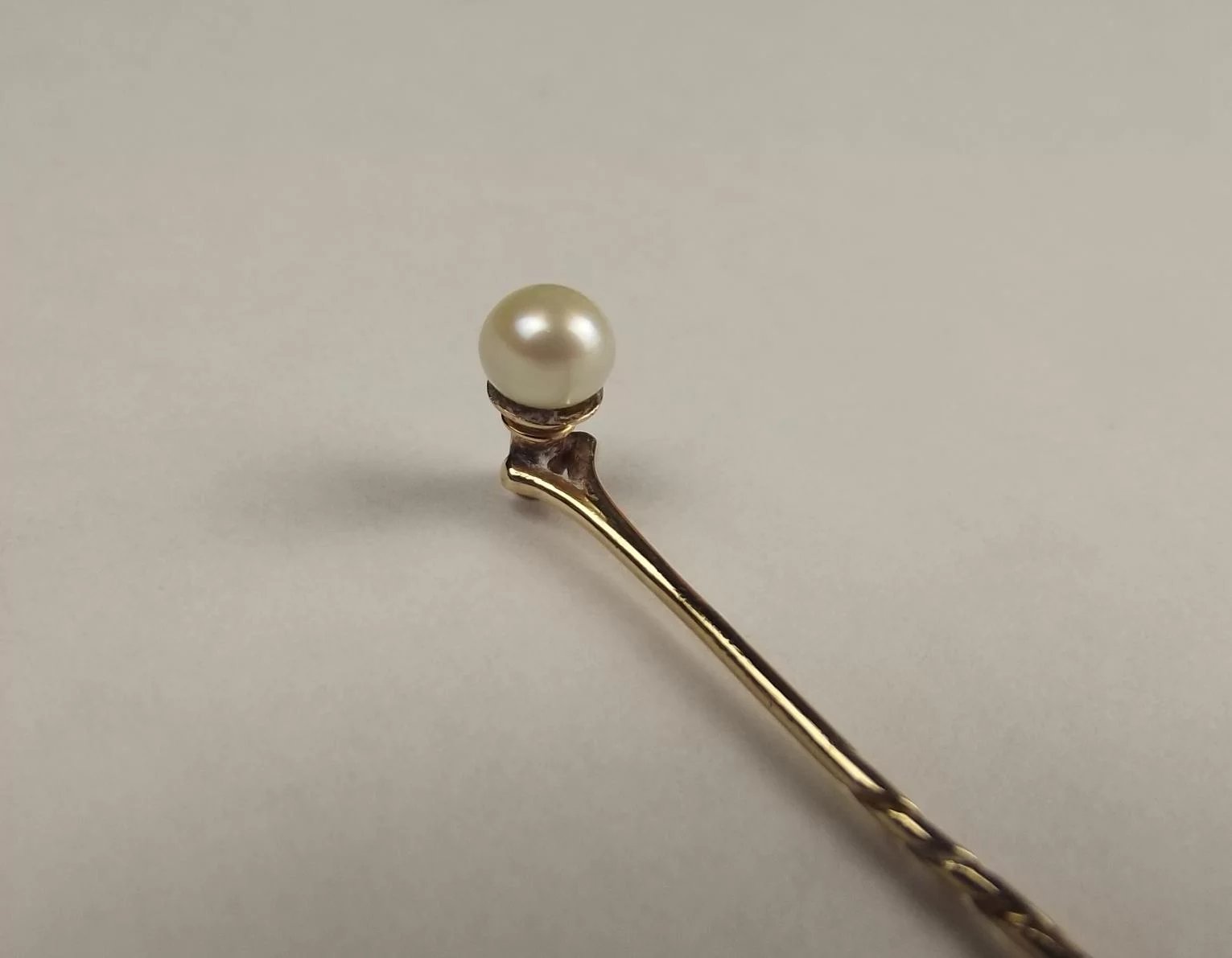 9ct Yellow Gold Pearl Pin Brooch - Image 3
