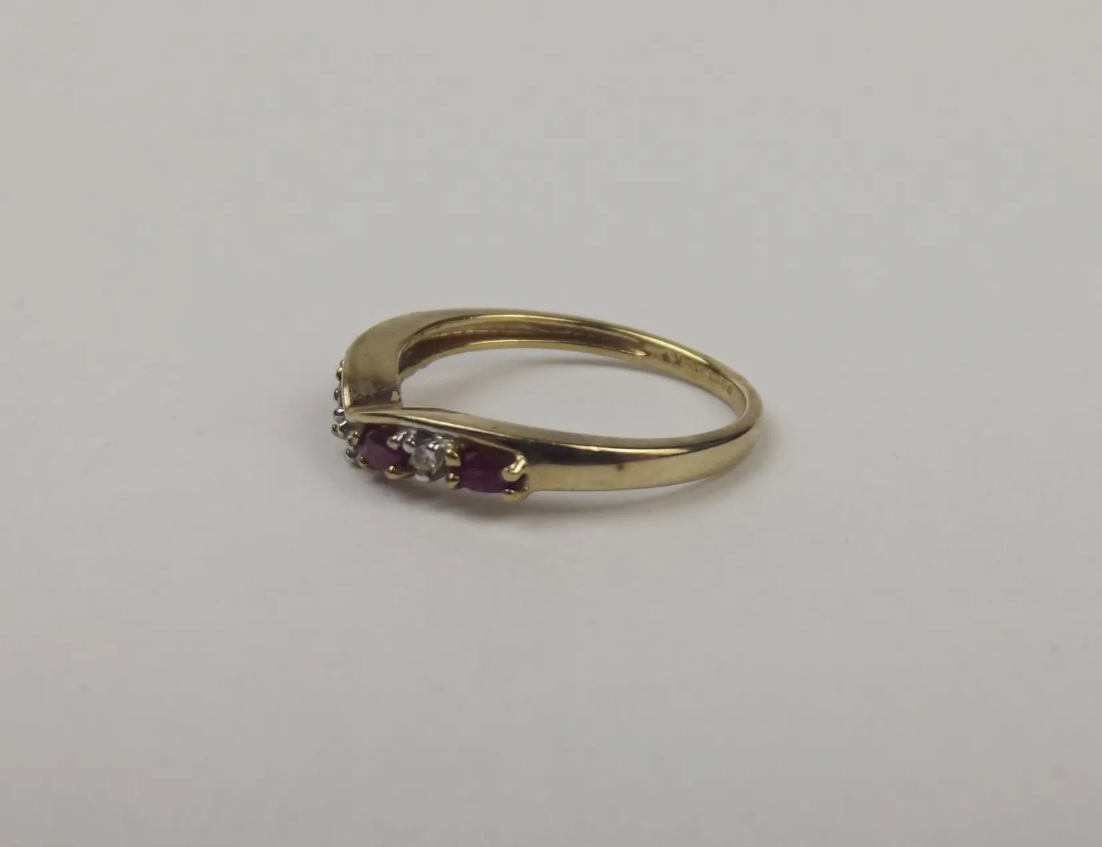 9ct Yellow Gold Ruby & Diamond Wishbone Ring UK Size M+ US 6 ¼