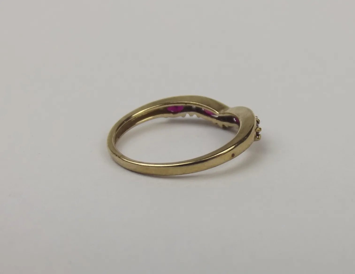 9ct Yellow Gold Ruby & Diamond Wishbone Ring UK Size M+ US 6 ¼