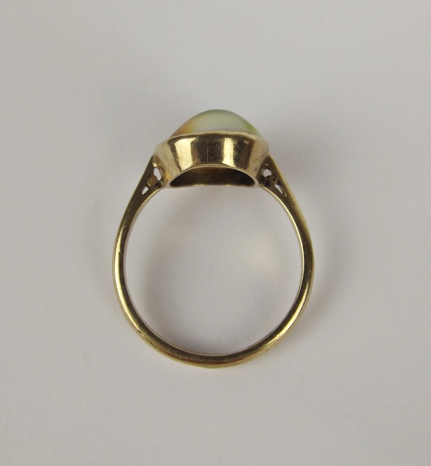 9ct Yellow Gold Shell Ring UK Size Q+ US 8 ¼