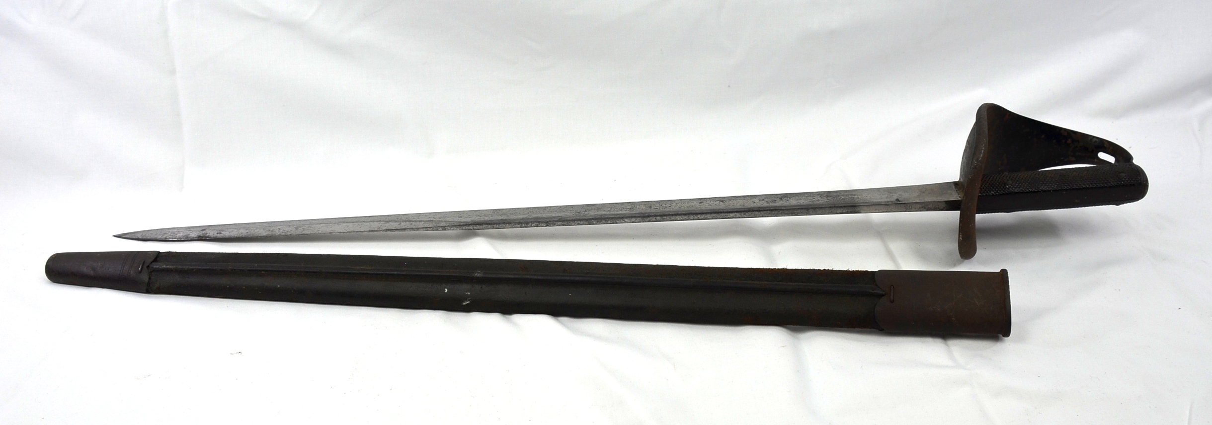 A British Royal Naval 1900 Pattern Boarding Cutlass By Mole Birmingham With Scabbard - Image 3