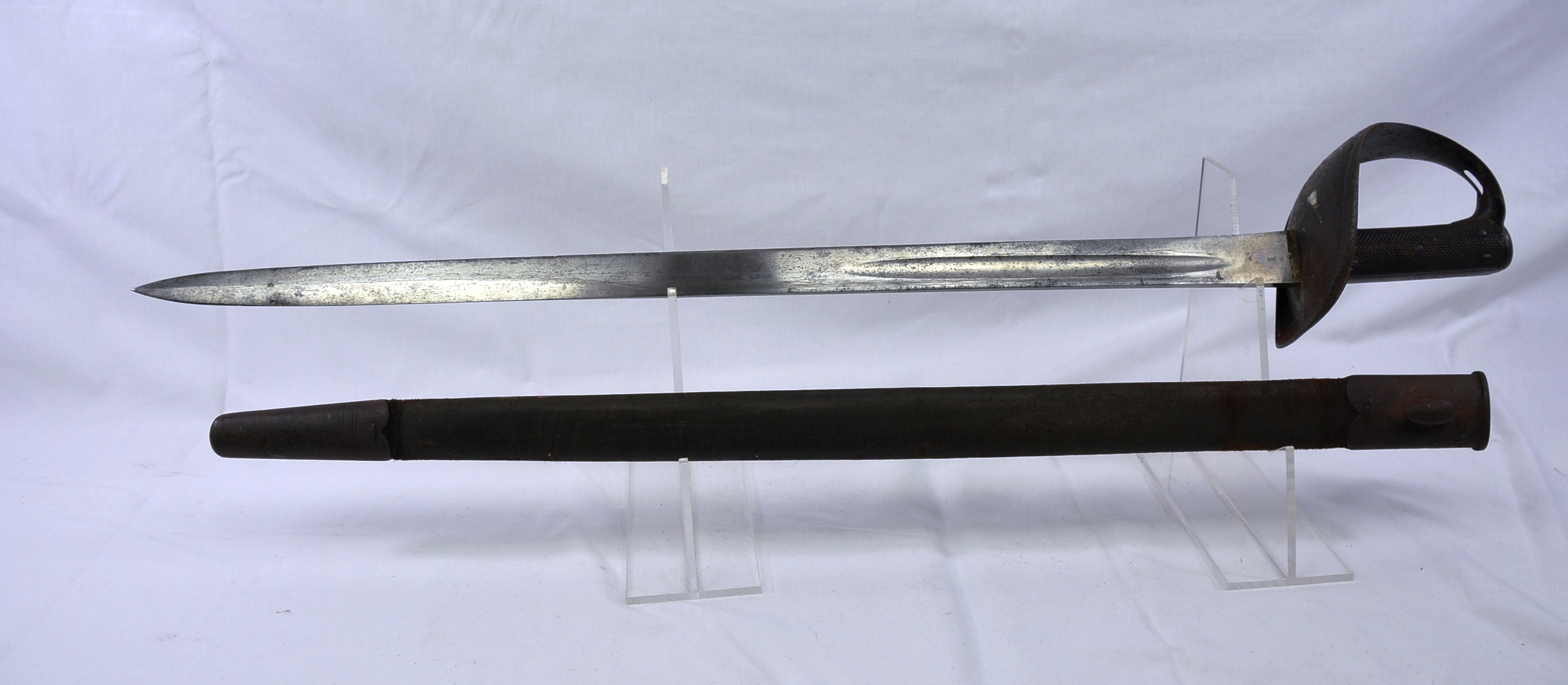 A British Royal Naval 1900 Pattern Boarding Cutlass By Mole Birmingham With Scabbard - Image 4