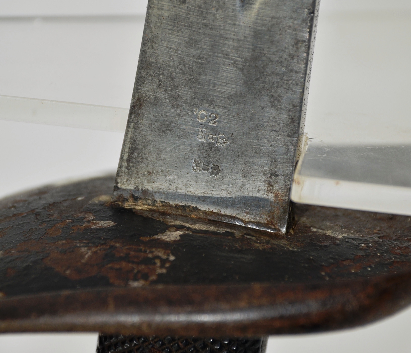 A British Royal Naval 1900 Pattern Boarding Cutlass By Mole Birmingham With Scabbard - Image 7