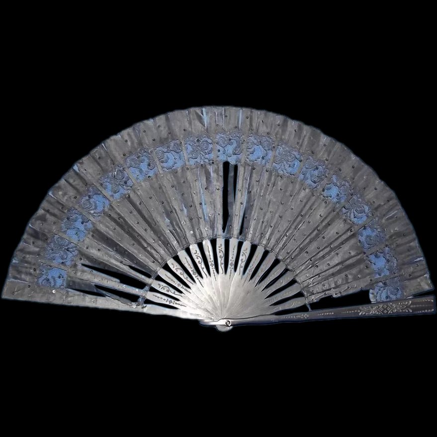 Antique Victorian Hand Carved Wood & Black Chantilly Lace Mourning Fan