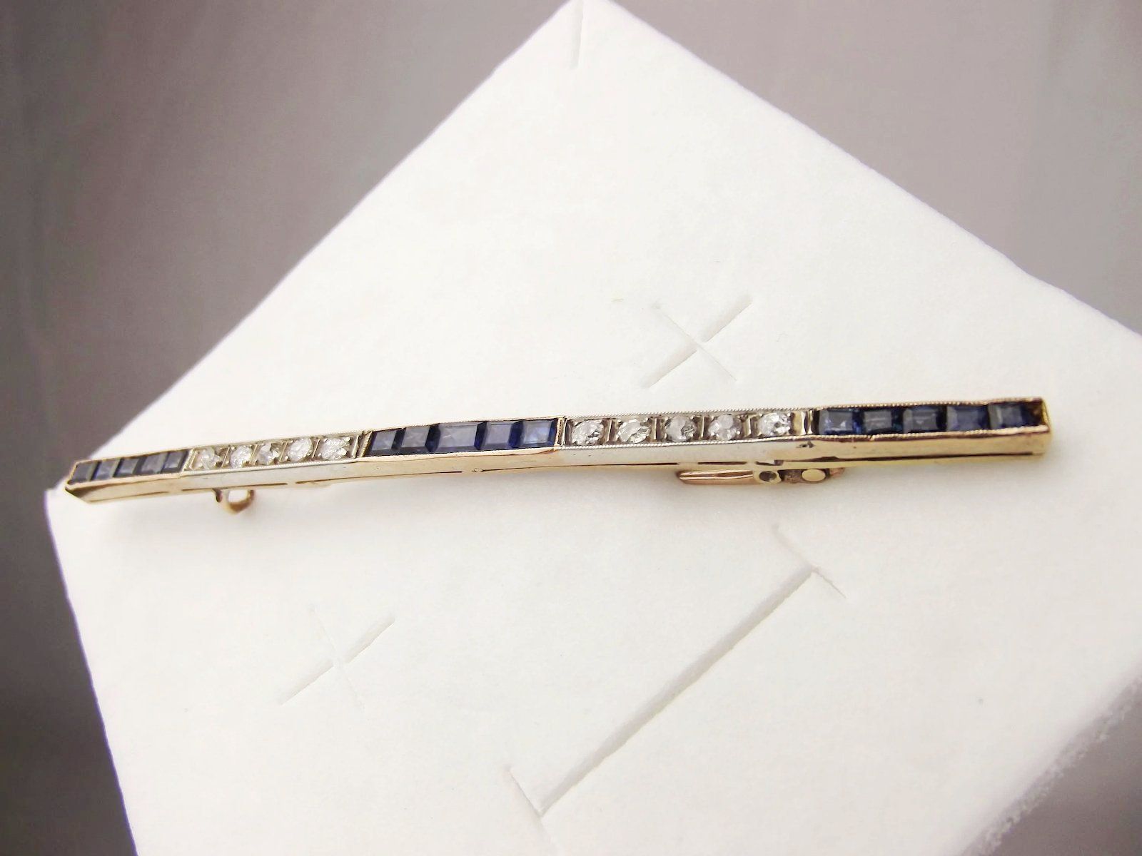 Art Deco 18ct Rose Gold Diamond & Sapphire Bar Brooch - Image 12