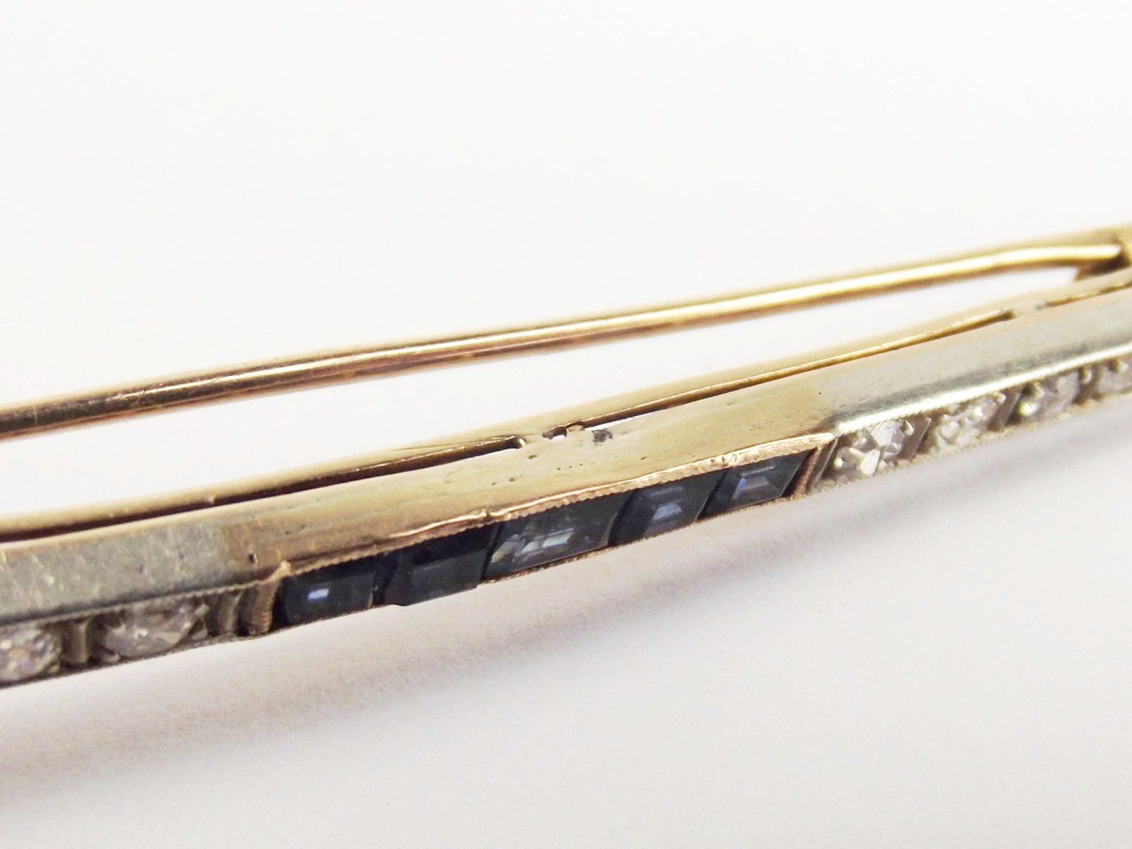 Art Deco 18ct Rose Gold Diamond & Sapphire Bar Brooch - Image 10