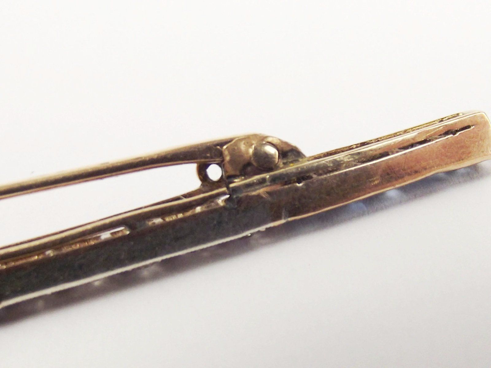 Art Deco 18ct Rose Gold Diamond & Sapphire Bar Brooch - Image 8
