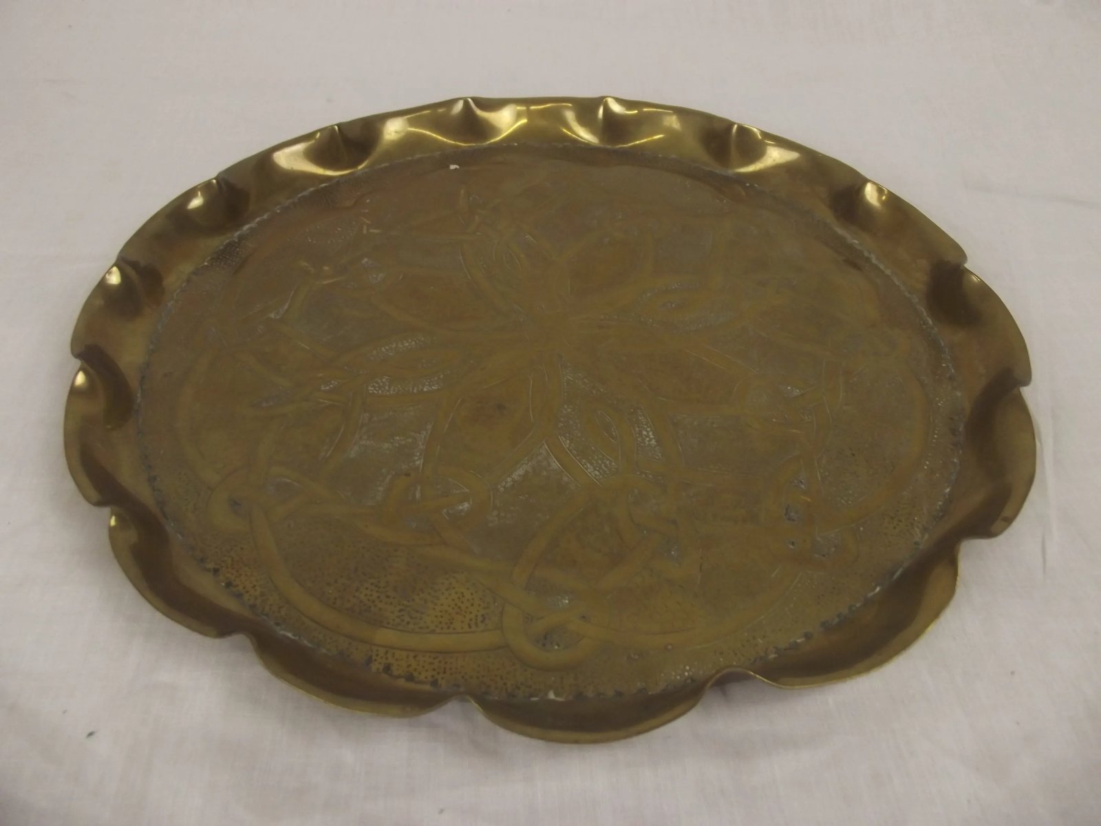 Arts & Crafts Brass Tray Embossed With Celtic Knot Motifs - Image 4