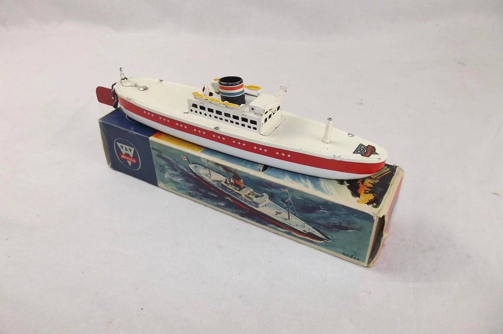 Boxed German Arnold Clockwork Tinplate Liner - Image 2