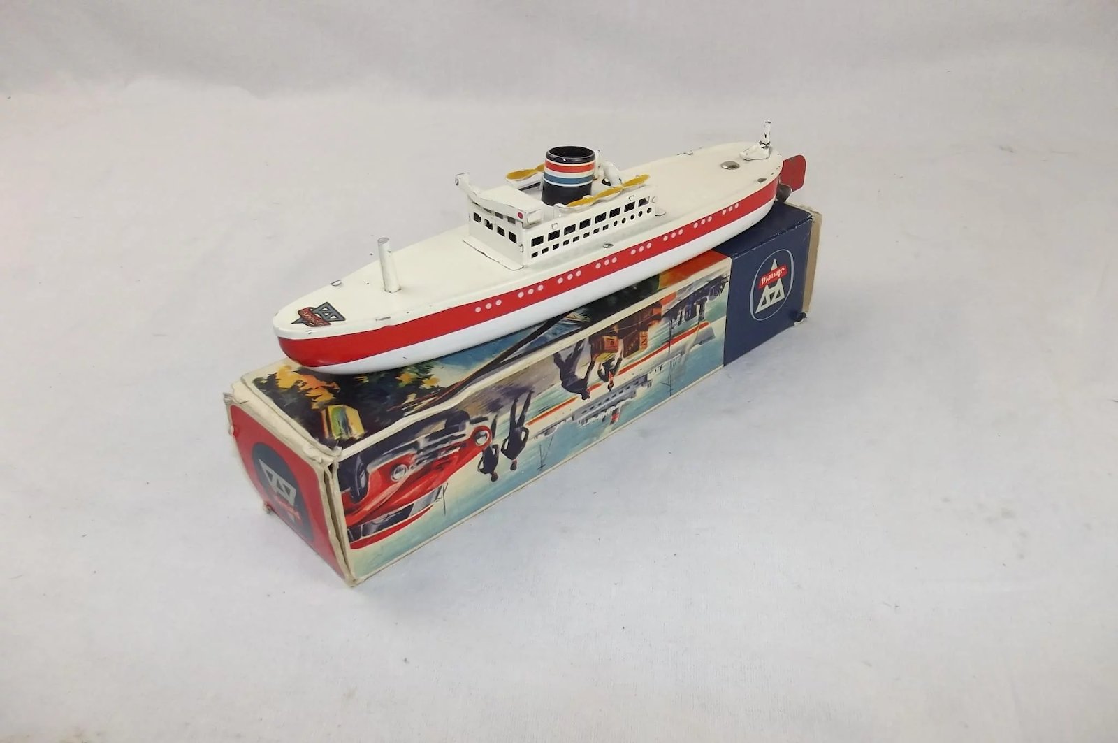 Boxed German Arnold Clockwork Tinplate Liner - Image 3