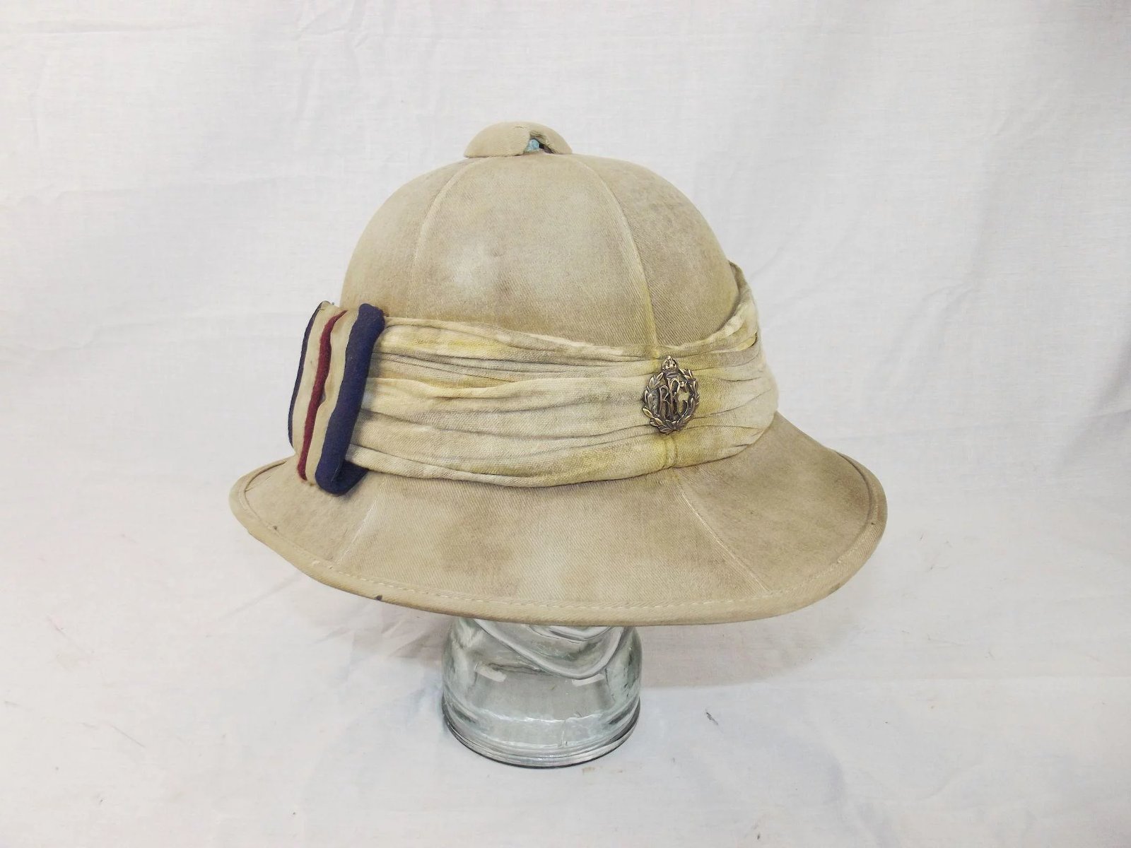 A British Inter-War Wolseley-style Pith Helmet with the RFC Badge - Image 2