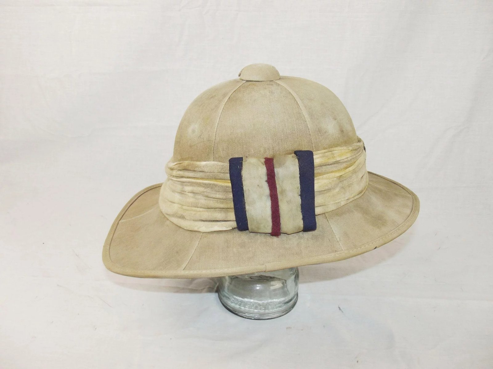 A British Inter-War Wolseley-style Pith Helmet with the RFC Badge - Image 3