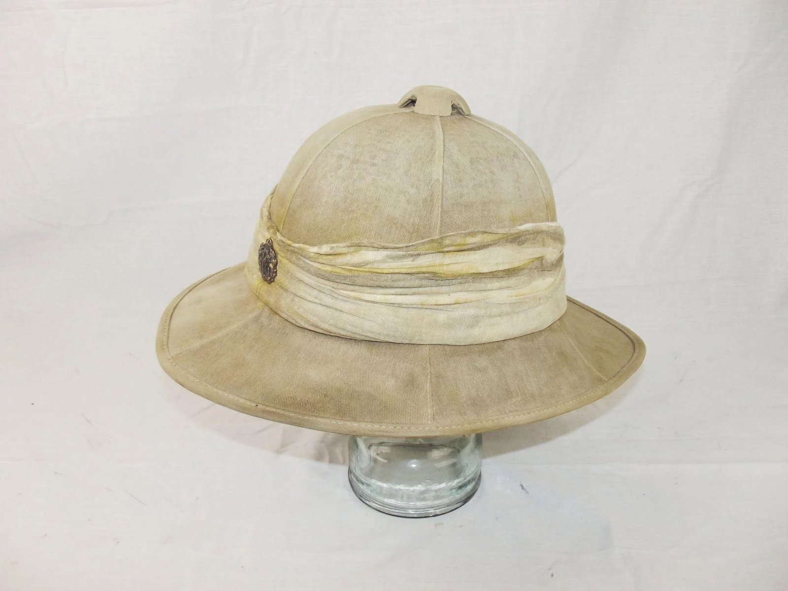 A British Inter-War Wolseley-style Pith Helmet with the RFC Badge - Image 6