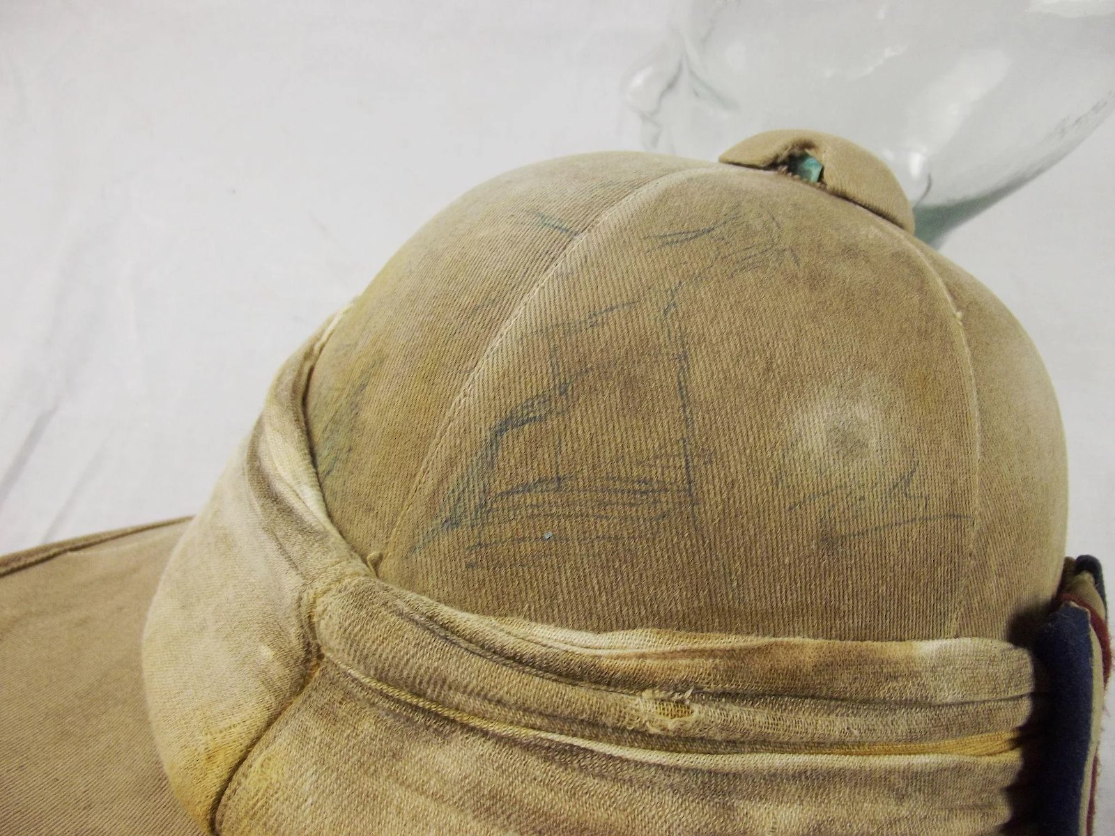 A British Inter-War Wolseley-style Pith Helmet with the RFC Badge - Image 9