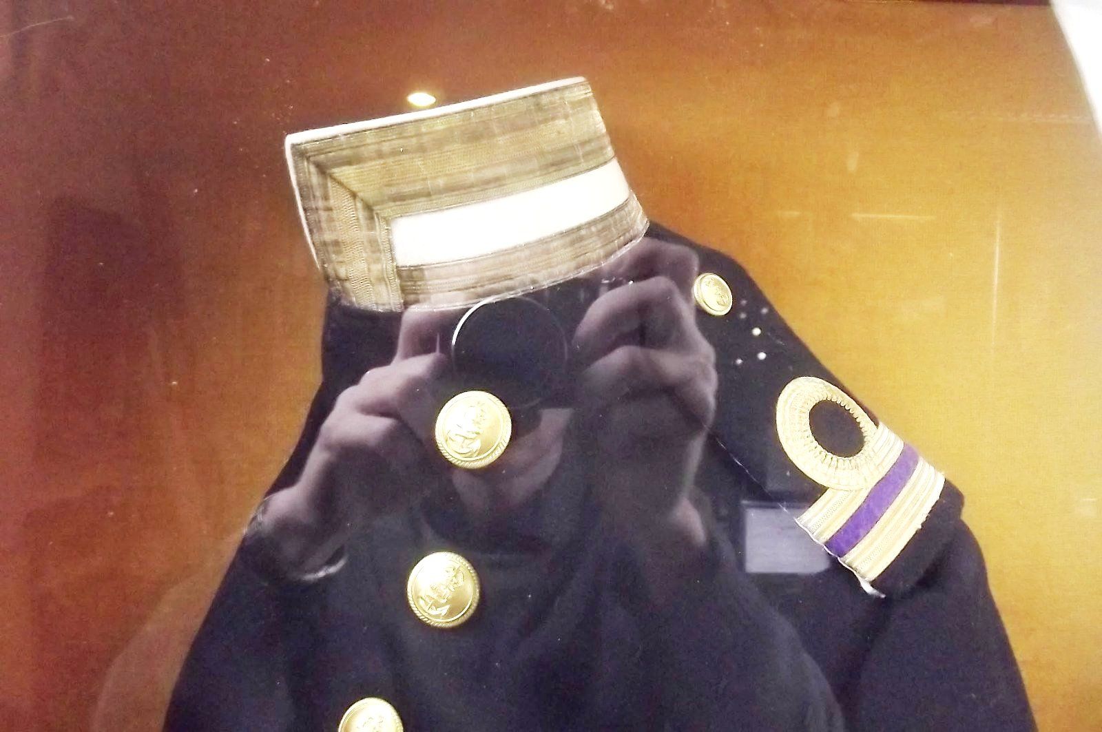 Cased Royal Navy Edwardian Captain/Lieutenant Half Uniform - Image 3