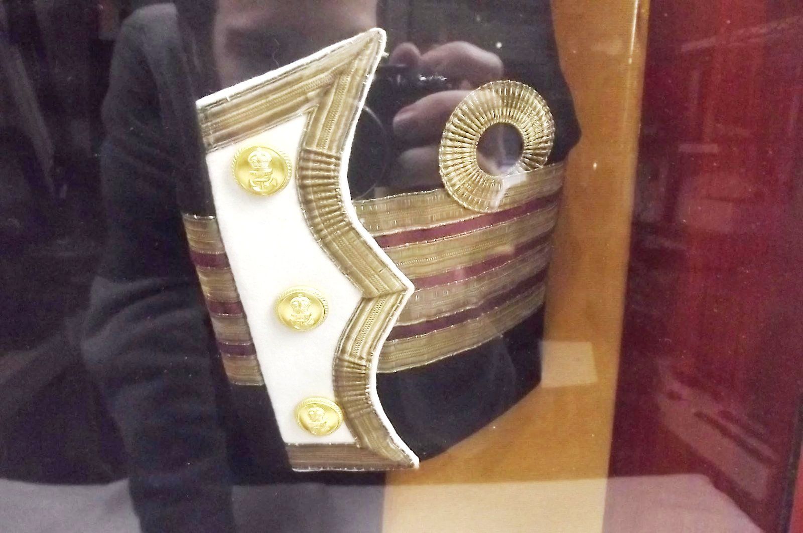 Cased Royal Navy Edwardian Captain/Lieutenant Half Uniform - Image 5