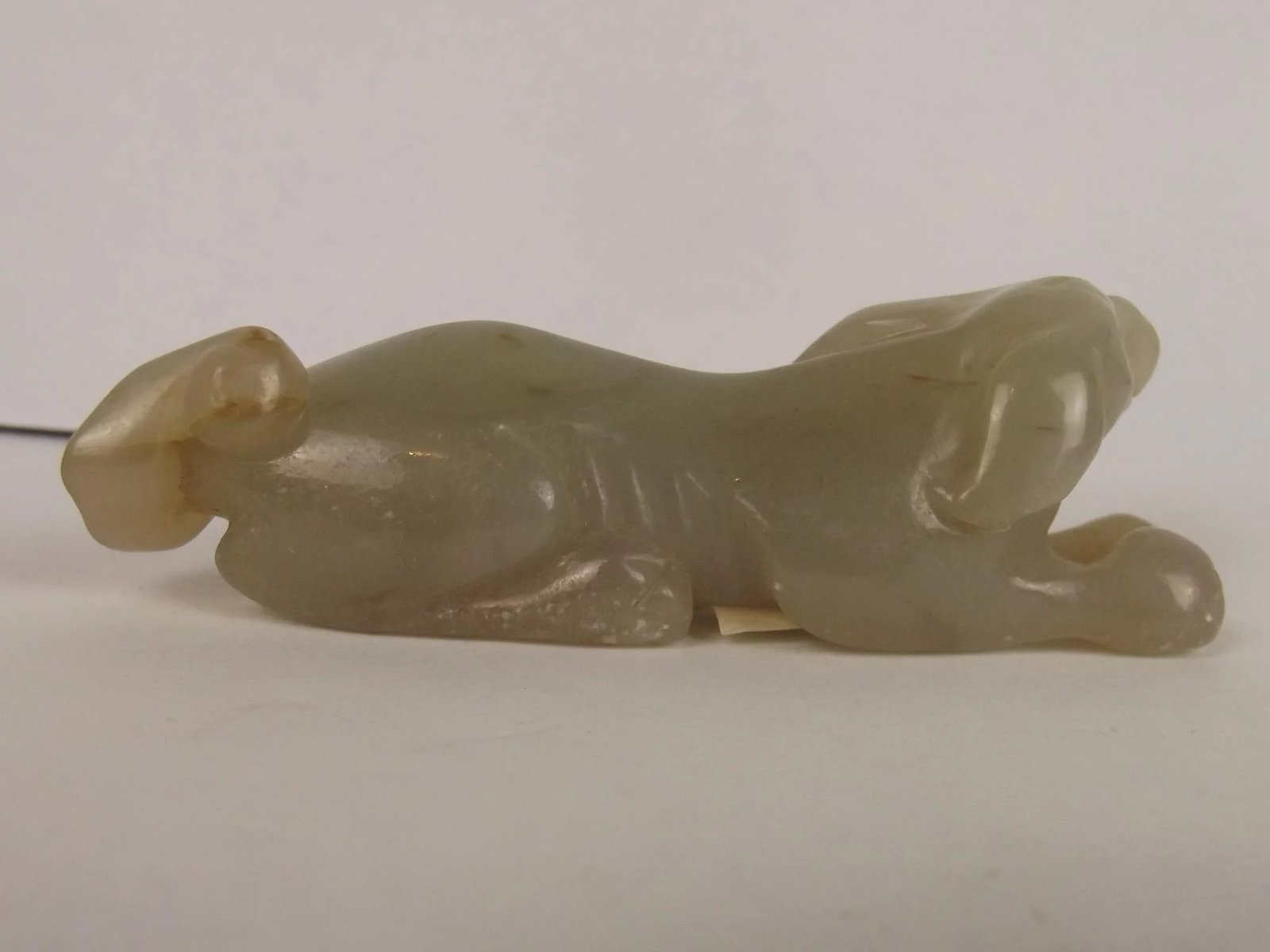 Chinese Nephrite Jade Resting Dog Sculpture - Image 3