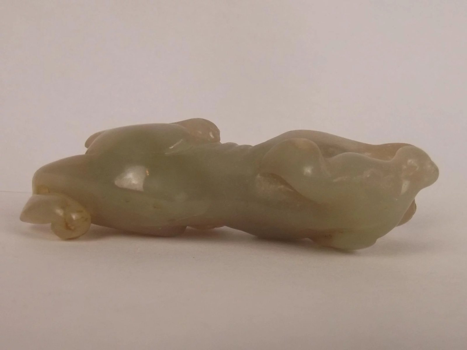 Chinese Nephrite Jade Resting Dog Sculpture - Image 5