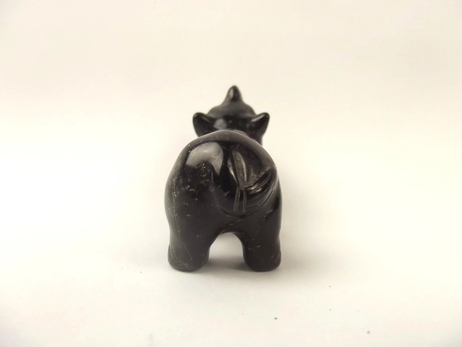 Chinese Qing Dynasty Black Nephrite Jade Pendant Of A Rhino - Image 3