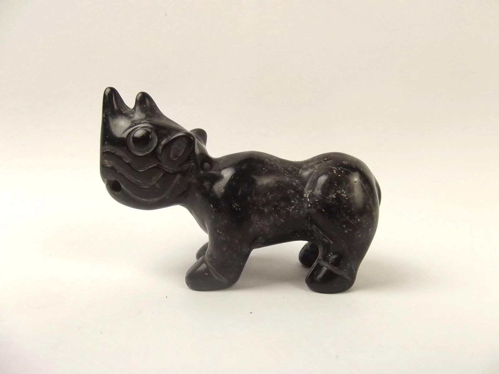 Chinese Qing Dynasty Black Nephrite Jade Pendant Of A Rhino - Image 4