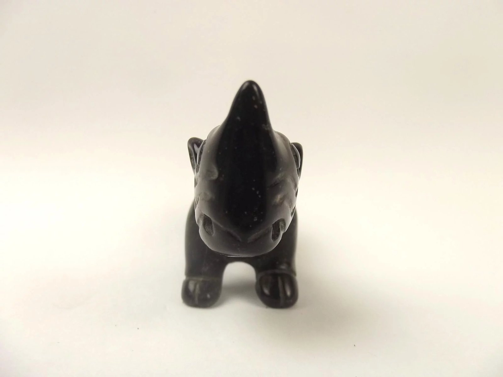 Chinese Qing Dynasty Black Nephrite Jade Pendant Of A Rhino - Image 5