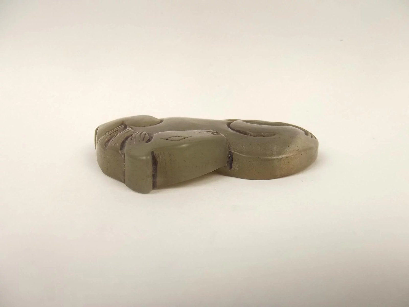 Chinese Qing Dynasty Nephrite Jade Belt Buckle Of A Resting Horse - Image 6